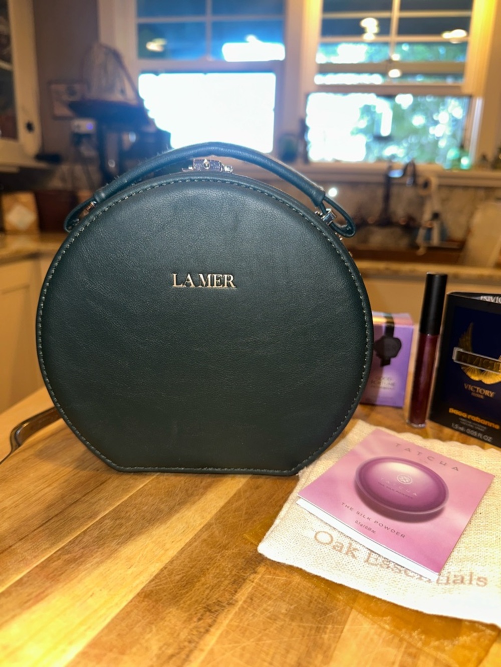 LA MER HARD CASE W/VARIOUS SAMPLES